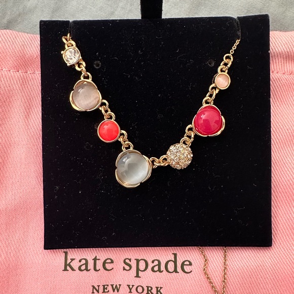 Beautiful medley stones Kate Spade necklace light gold tone - Picture 1 of 3